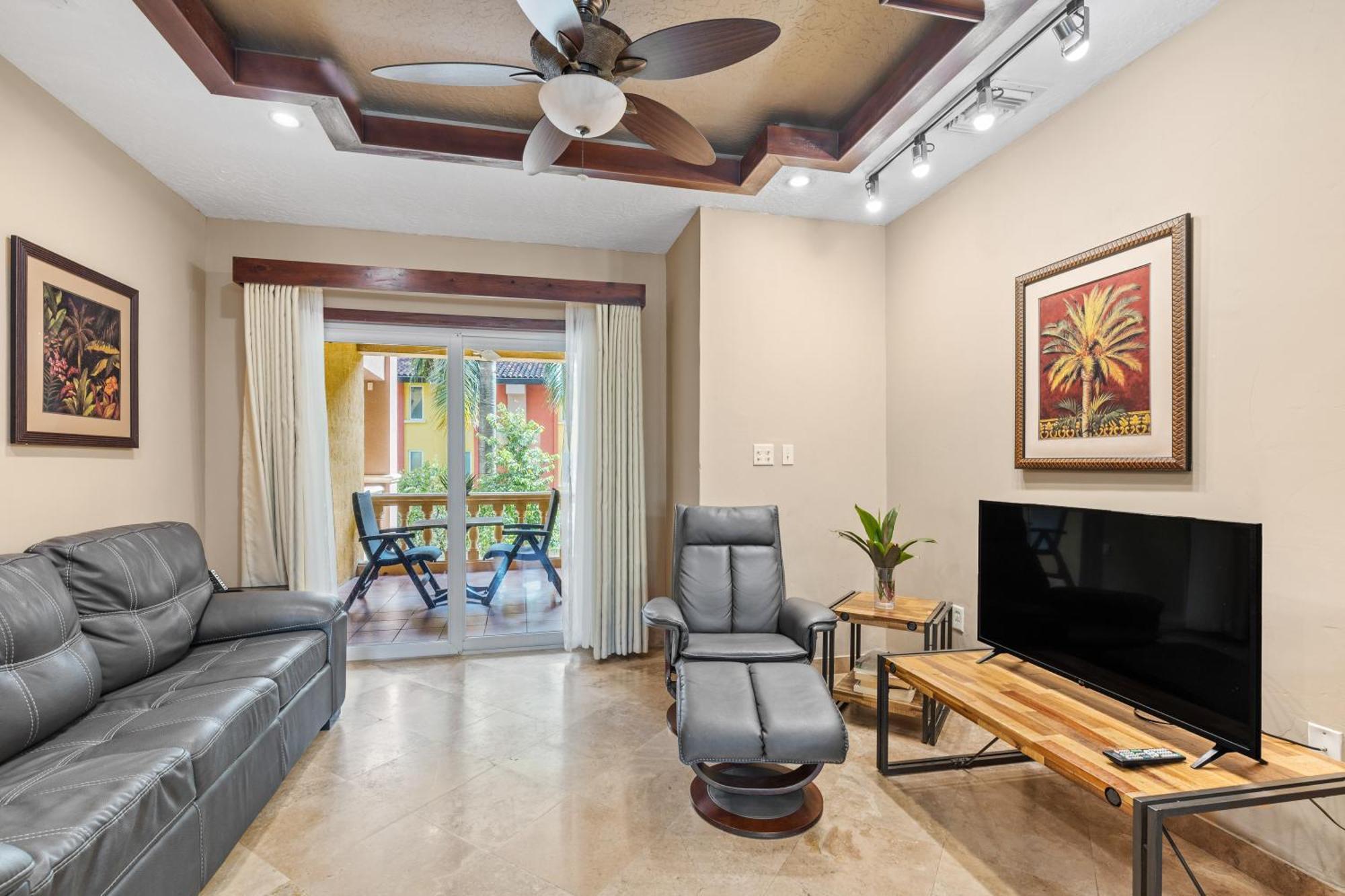 Premier Queen Studio